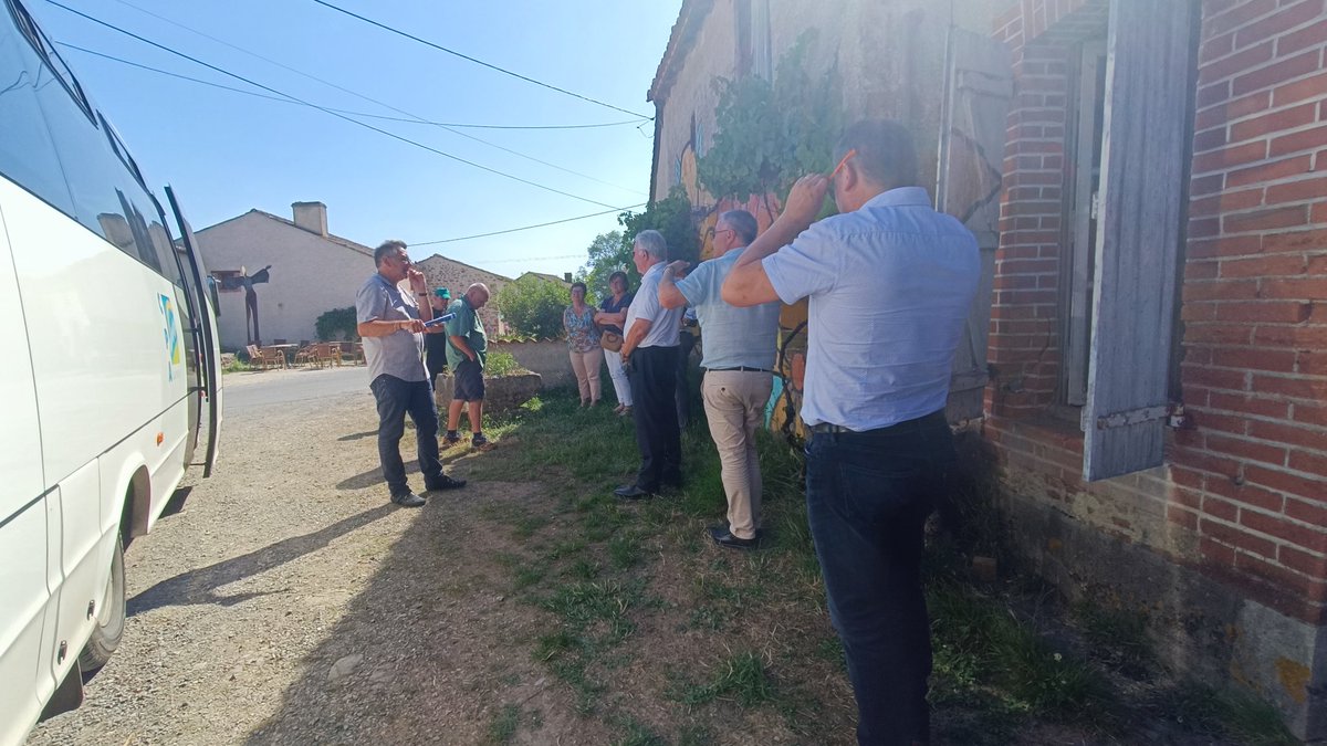 CPA_Lathus's tweet photo. Aujourd'hui, visite officielle du CPA Lathus et du hameau du Peu avec Alain Pichon @departement86, ainsi que les conseillers départementaux et les élus de la @ccvg86.

Présentation du site et son histoire, présentation des activités, formations et projets du CPA Lathus... https://t.co/y3TCNUnxii