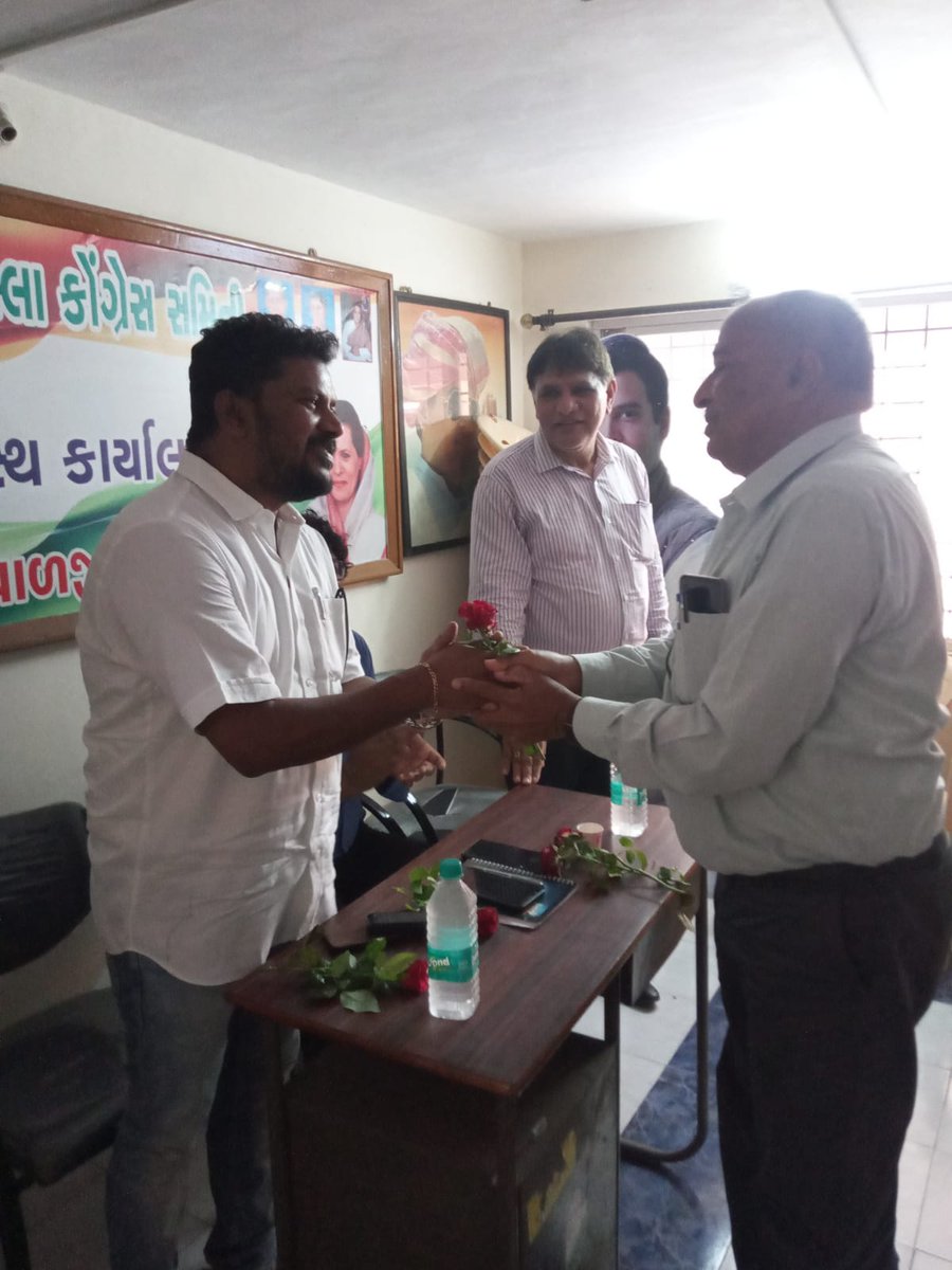 AnantPatel1Mla's tweet photo. નવસારી જિલ્લા મધ્યસ્થ કાર્યાલય ખાતે મહિલા કોંગ્રેસ સંગઠન મિટિંગનું આયોજન કરવામાં આવ્યું હતું. https://t.co/fneLV7VF5s