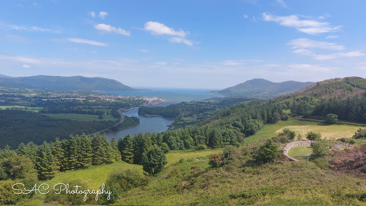 Flagstaff Viewpoint, Fathom Hill. 
<a href="/TourismIreland/">Tourism Ireland</a> <a href="/NITouristBoard/">Tourism NI</a> #NaturePhotographyDay #TheMournes #CarlingfordLough #CooleyMountains