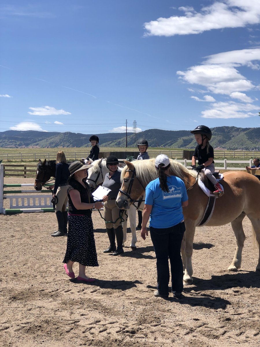 littleraven1's tweet photo. Horse show leadline class! #doesnotgetcuter https://t.co/ymt0FDvQA7