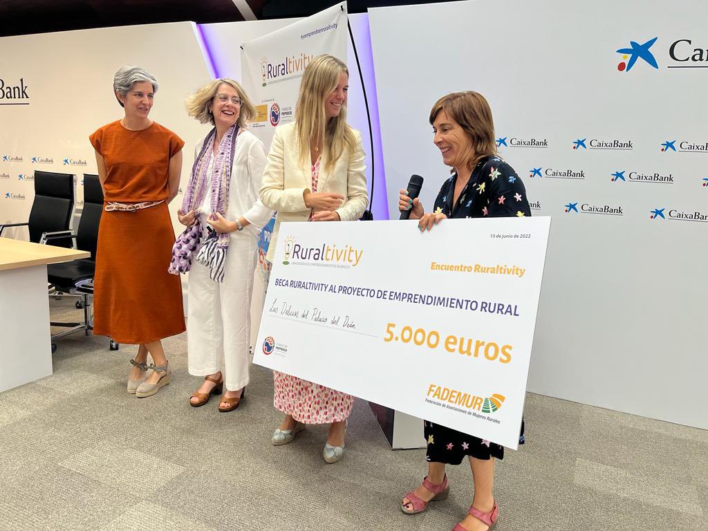 Extrem_FADEMUR's tweet photo. Nuestra compañera Natalia, de Villamiel, ha recibido una de las 10 becas de @PepsiCo_ESP y @fademur 🥳  Su proyecto es un obrador de conservas vegetales. Utiliza excedentes de frutas y hortalizas ecológicas para elaborar mermeladas, zumos, deshidratados o cremas ¡Enhorabuena! 🙌 https://t.co/1mFsYyJXDZ