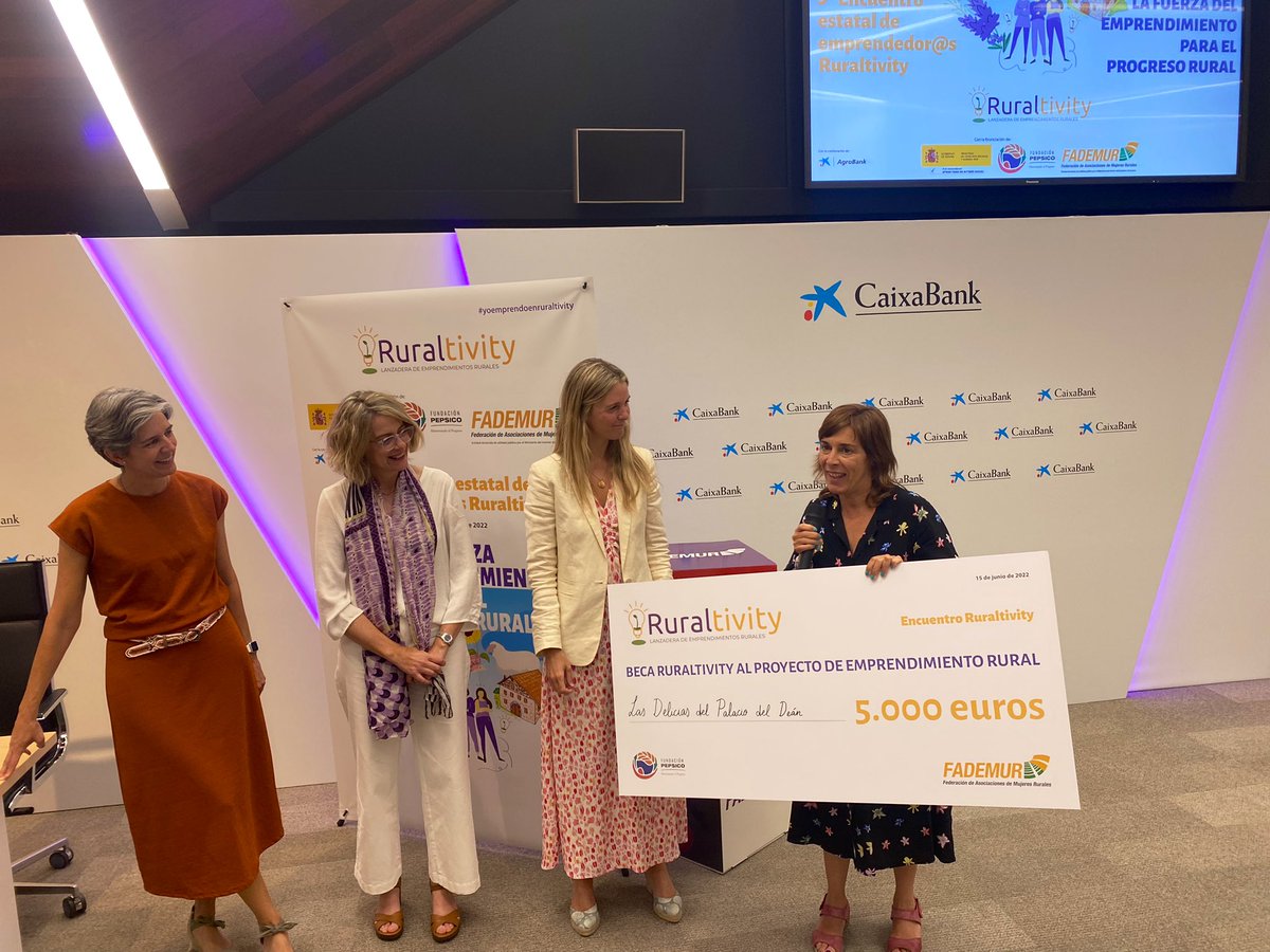 Extrem_FADEMUR's tweet photo. Nuestra compañera Natalia, de Villamiel, ha recibido una de las 10 becas de @PepsiCo_ESP y @fademur 🥳  Su proyecto es un obrador de conservas vegetales. Utiliza excedentes de frutas y hortalizas ecológicas para elaborar mermeladas, zumos, deshidratados o cremas ¡Enhorabuena! 🙌 https://t.co/1mFsYyJXDZ