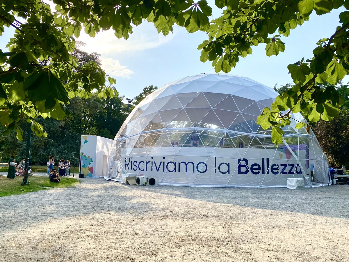 EdelmanItalia's tweet photo. #Dove proves its commitment sharing the values of #selfesteem and #selfacceptance with “The Day of Self-esteem” on June 15 in #Milan; a moment of discussion related to beauty on social media and stereotypes #Client @UnileverItalia https://t.co/SEi3cl7oRh