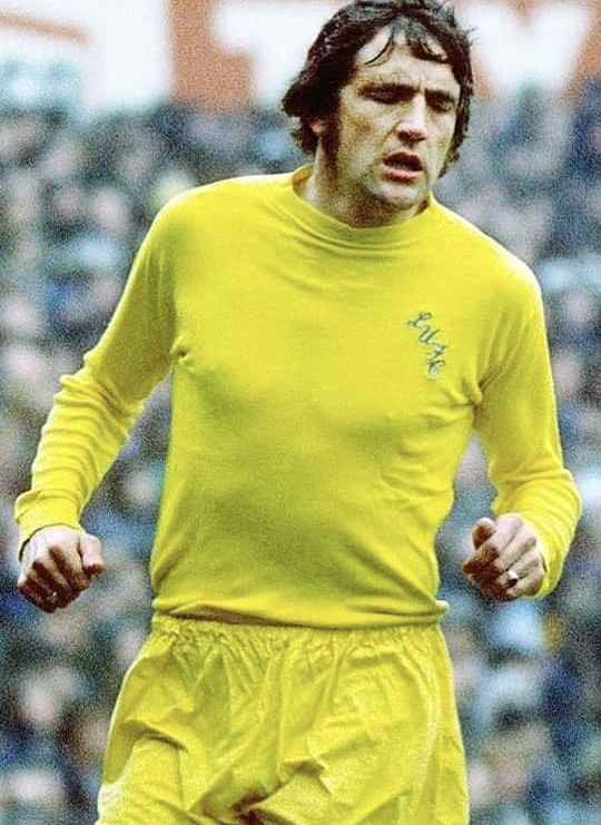 robertmdaws's tweet photo. #NormanHunter @LUFC #LUFC #yellowkit https://t.co/CsL4eWZX5d