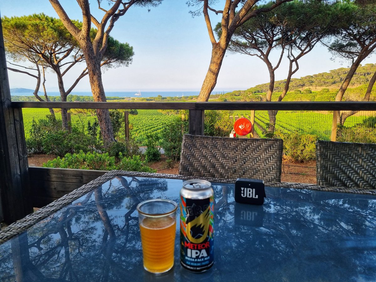 AndyTheWineGuy's tweet image. Listening @E_E_'s masterpiece that is #RawDataFeel with a beer and this view is my best life for sure.
