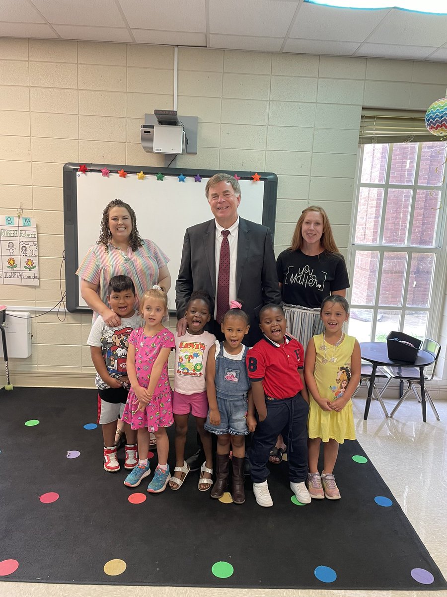 Ms. Warren tweet media