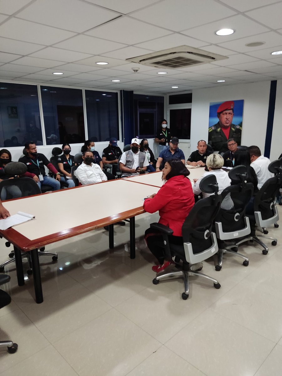 EdgarBlanco_VE's tweet photo. Seguimos en las Visitas a las entidades de trabajo en Punto Fijo estado Falcón Visitamos la Empresa VIETVEN Iluminaciones zona franca cumpliendo con las Instrucciones del Presidente @NicolasMaduro y las Orientaciones del Ministro @torrealbaf  para la formación de la Clase Obrera https://t.co/HNOxuWXxpM