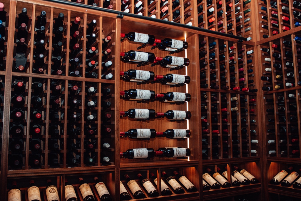 WineandSpirits's tweet photo. If you need to know where to find a 65-vintage vertical of #MoutonRothschild in downtown Dallas, we can help. Read Alissa Bica's #RestaurantReview of Monarch:
https://t.co/27GLugbb7K
#woodfired #Bordeaux #WendoureeMalbec #Monarchrestaurant #DallasDining #WineList #WINE https://t.co/BV6ZCWmx7C