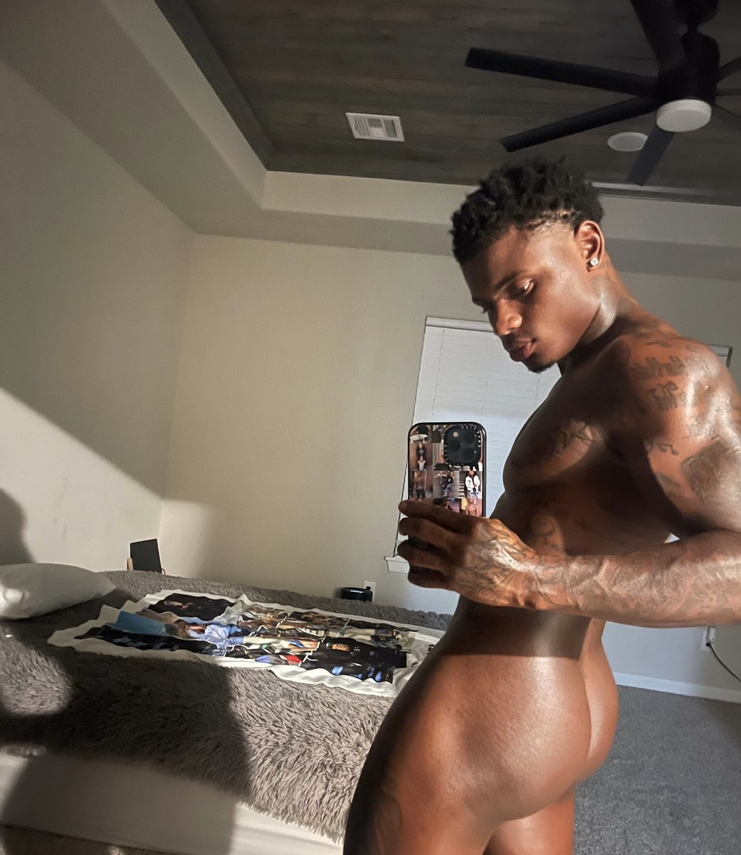 thefinestpapis's tweet photo. Hump Day 🍑🥵 https://t.co/ksPdmpVLXZ