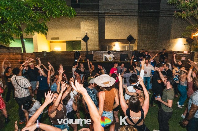 In spite of this market sell-off, #Austin has proven that there is a LOT to look forward to in the future of #web3 🚀

Rounding up #Consensus2022 with <a href="/crosschainco/">Cross Chain Coalition</a> &amp; <a href="/curvefinance/">Curve Finance</a>.

A short🧵:

*📸 as shared in the CCC community TG &amp; from official snaps

1/