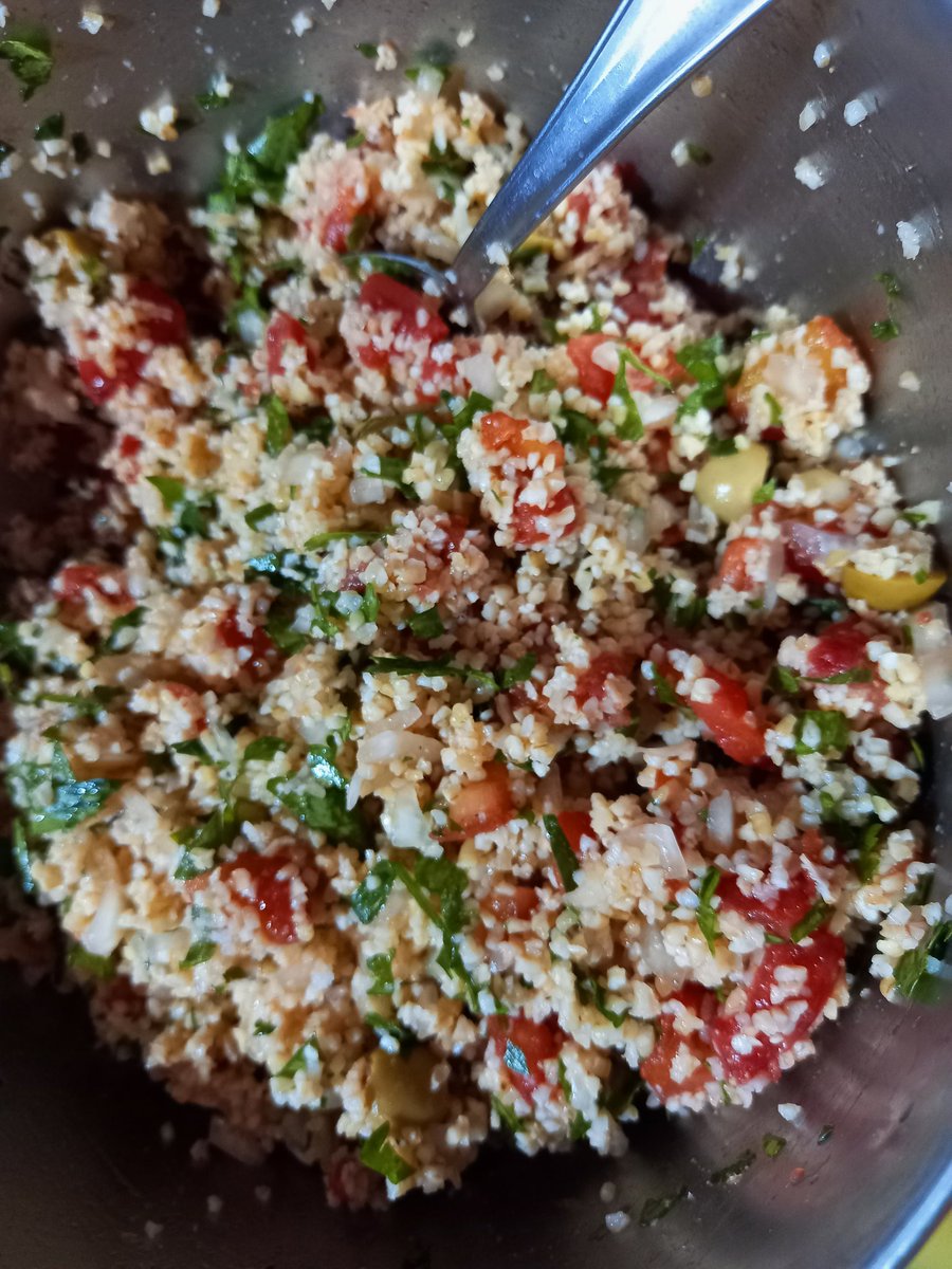 karelisjvc's tweet photo. ¡Tabule! ***Que acompaña la milanesa de pollo. #Tabbule 🥗💯 https://t.co/qqItl1v3Wa