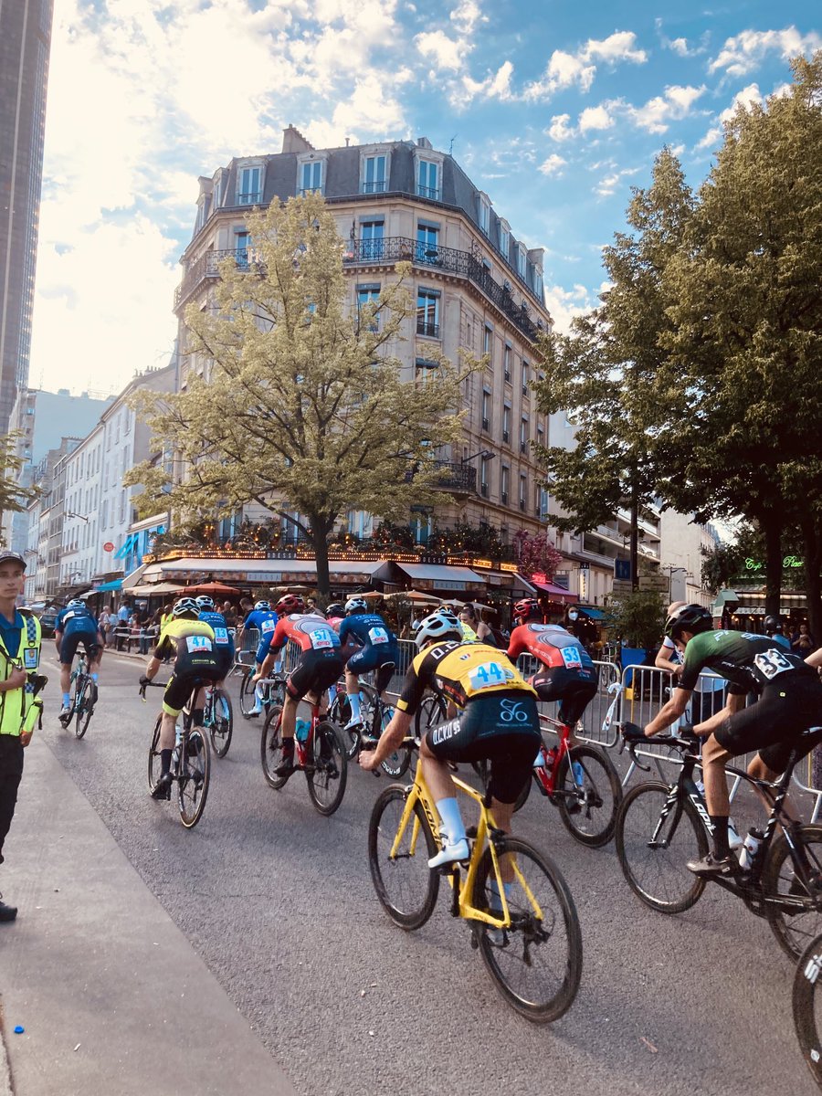 justin_nadot's tweet photo. Une course de vélo en plein cœur de Paris, c’est oui https://t.co/wk3SRDbpQz