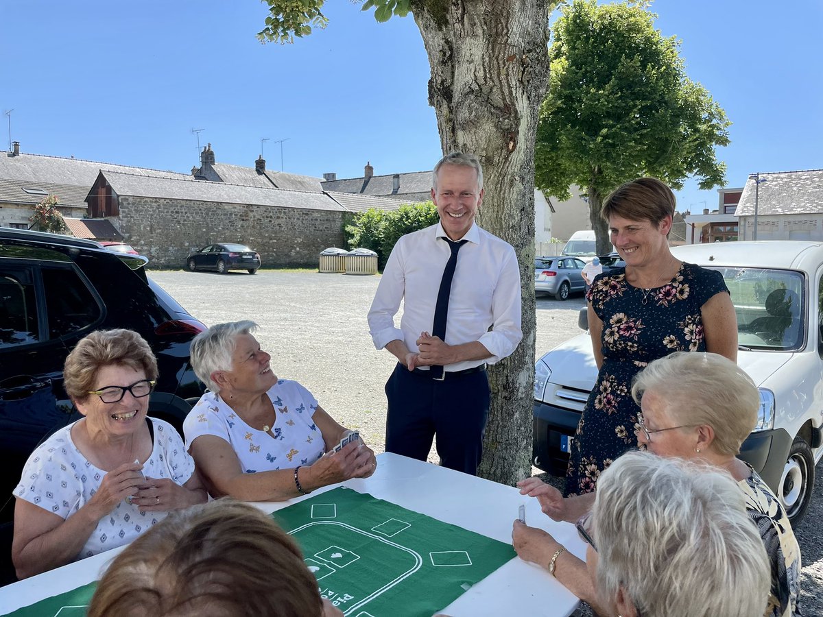 Garot2022's tweet photo. #GGtour sous un soleil ardent à Changé, Louverné, Pré-en-Pail-St-Samson, Villaines-la-Juhel, avant le Bourny à Laval. 
Même les vélos font la campagne ! 😉 🚲 https://t.co/5l2ScziTPm
