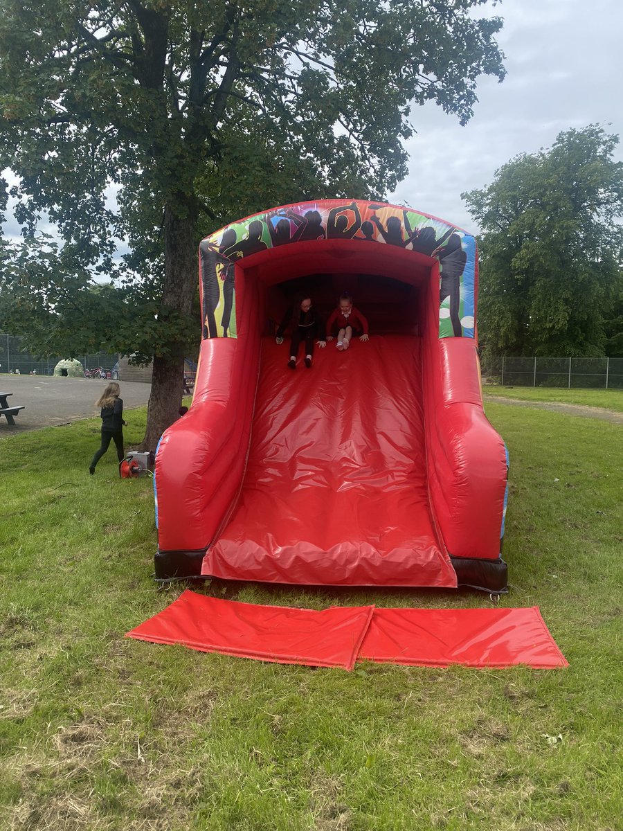 MissRCallaghan's tweet photo. We had the best time at the carnival! 🎡 https://t.co/udhmFMyBsH