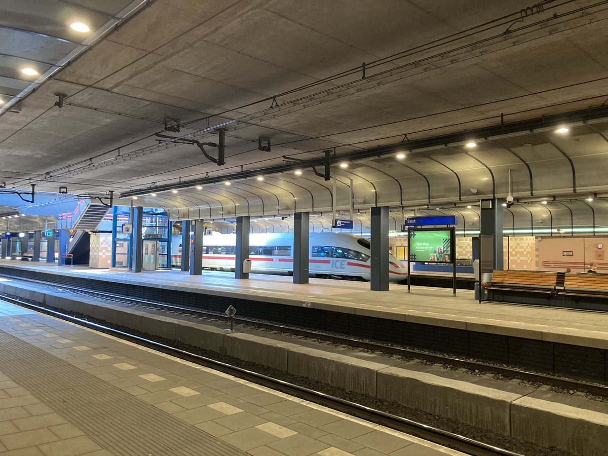 driaan_vd_Sande's tweet photo. De ICE-trein die op station @GemeenteBest stopt.
Best big city dat Best. https://t.co/EkJdcTRuaO