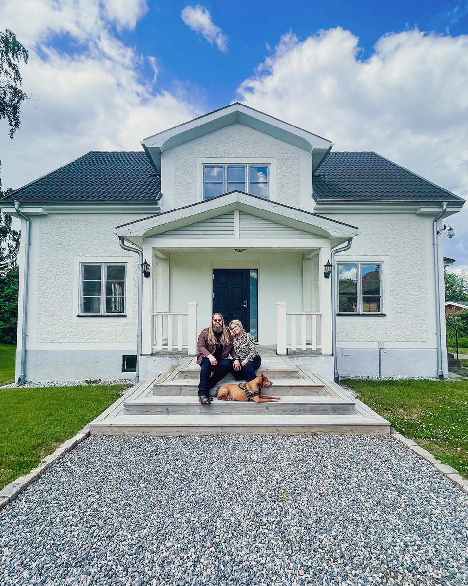 We’re home! The house by the lake. It has everything we’ve ever dreamed of. We’ll be able to create so much art in this inspiring place! 🙏 We’re so in love with life right now, and it wouldn’t be possible without y’all. Thank you everyone who has brought me to this point! ❤️