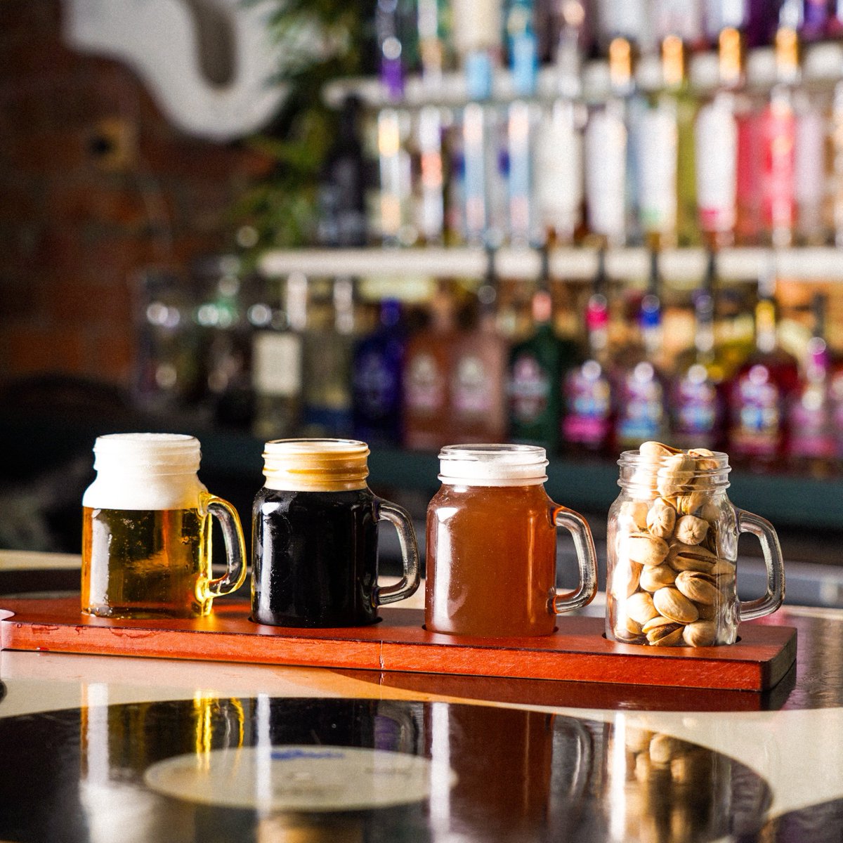 WeAreSocialLoop's tweet image. Would be wrong not to celebrate #NationalBeerDay with a pint or two! 🍻

#socialloop #pintplease #drinkphotography