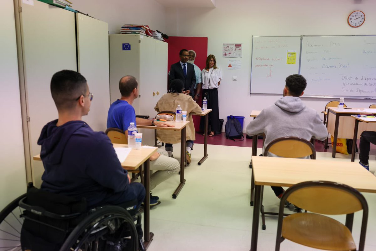 PapNdiaye's tweet image. À l’occasion des épreuves du baccalauréat et dans le contexte de canicule, visite dans un lycée professionnel avec le recteur de l’académie de Paris @CKerrero pour nous assurer que les candidates et candidats composent dans les meilleures conditions.