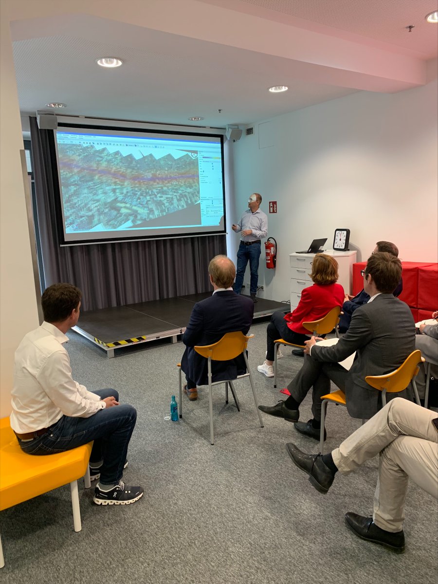 dbmindbox's tweet photo. Meet at mindbox🚀Unsere Alumni-Startups #LiveEO, #BestSensors (mit Silverengine) &amp; #QLX hatten gestern bei uns die Gelegenheit sich dem Staatssekretär des @BMDV_bund und der Vorständin Technik &amp; Digitalisierung der @DB_Presse vorzustellen &amp; mit ihnen auszutauschen #Networking https://t.co/luZTP5YloI