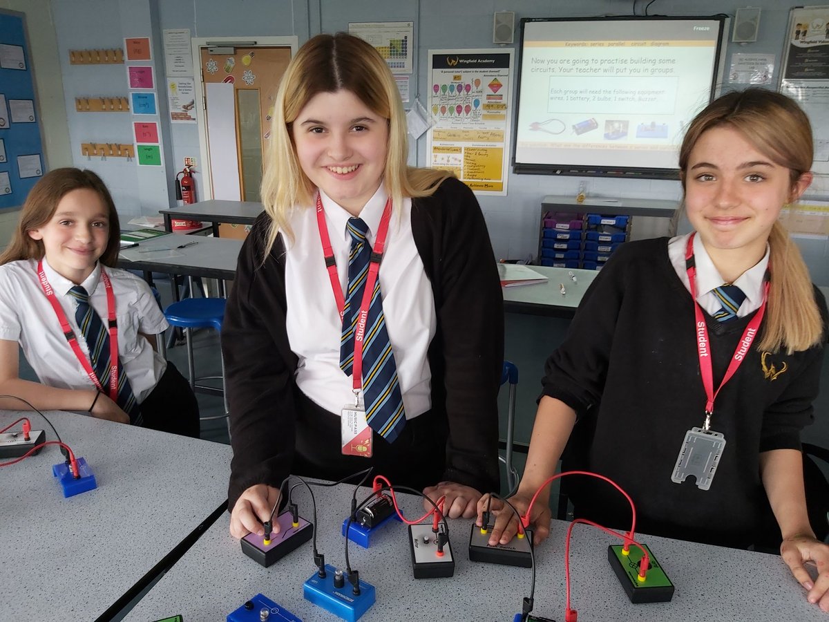 WingfieldSci's tweet photo. Fabulous Y7 students building series circuits with Miss Williams https://t.co/erFRD33XY9