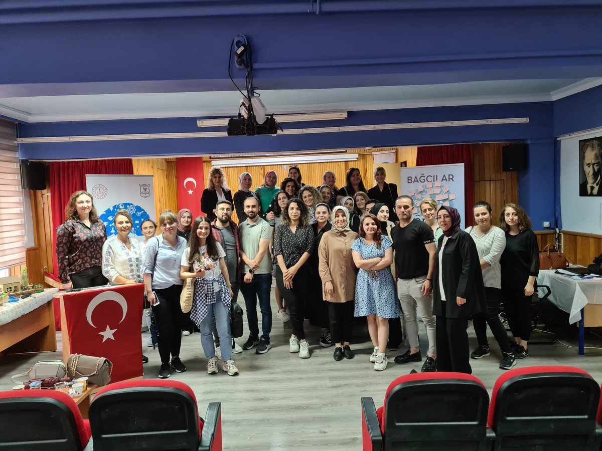 Deneyim Paylaşım Toplantısına ev sahipliği yapan <a href="/bagcilarkirazli/">kirazli ilkokulu harezmi ekibi</a> ekibine teşekkür ederiz.