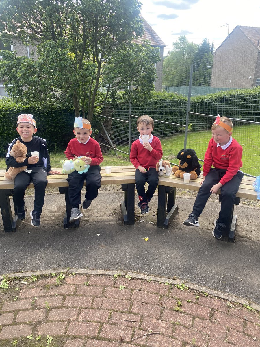MissRCallaghan's tweet photo. We loved our teddy bear picnic 🧸 https://t.co/MnV5Gg8fot