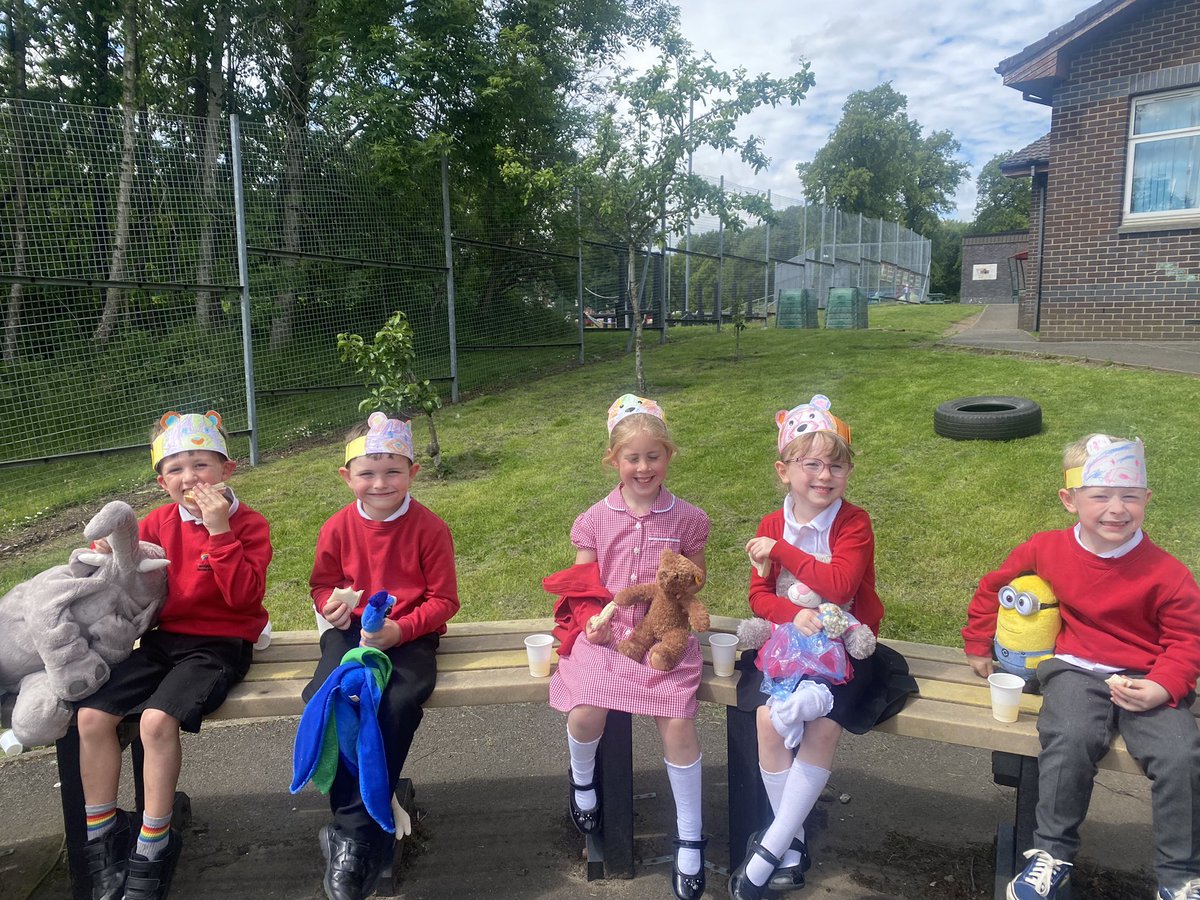 MissRCallaghan's tweet photo. We loved our teddy bear picnic 🧸 https://t.co/MnV5Gg8fot