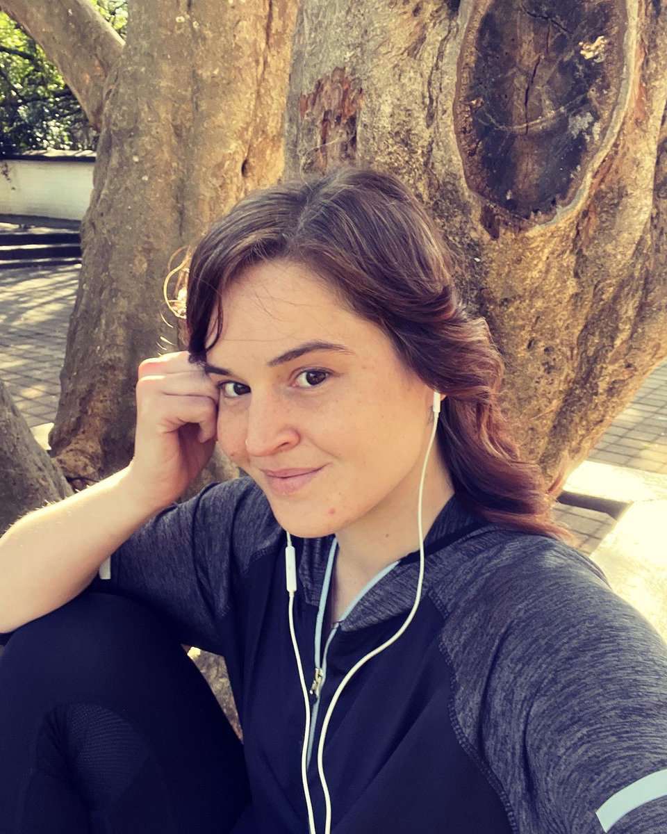 Neeksie's tweet photo. I heard rumours of a cold front, so I grabbed an opportunity to soak up some sun before I hibernate. It’s beautiful seeing the greenery peeking out between the autumn colours. ☀️🍁🍂

#afternoonrun 
#soakingupthesun 
#healthyhabits 
#outdoors 
#manifestingmybestlife https://t.co/RGBHApXFnP