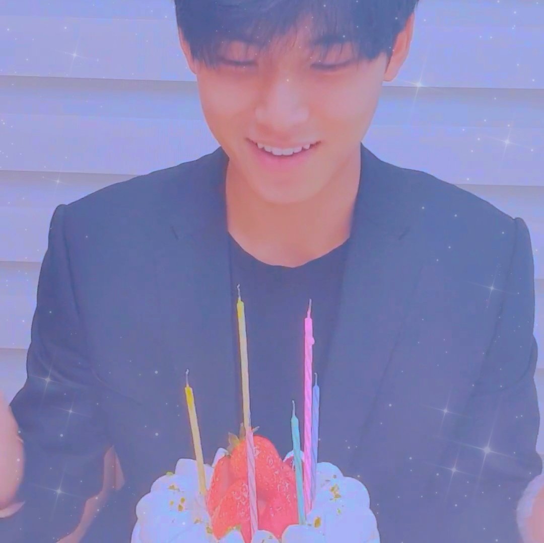 Wild17_'s tweet image. .┊🐶◦⁺ 𝕄𝕚𝕟𝕘𝕪𝕦 ​𝔻𝕒𝕪 ⁺◦ 🐶┊.
    🤍 。。。💎규랑해 💎   。。。🤍
#민규를_사랑하는_406가지_이유
#MinGYUMakeMySpring
#Happy_MINGYU_Day
#hbdsvt17_