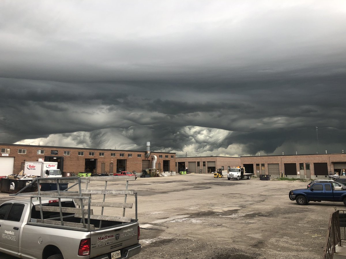 Zoodles13's tweet photo. @StormhunterTWN Orangeville right now. https://t.co/v1TZgzQi0I