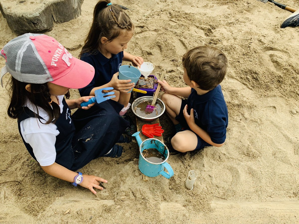 Mrs_SBrito's tweet photo. A science table where these friends are making special ingredients for a raccoon to eat so it won’t hurt them🦝 #PSI #BC #SRWB #DLBM https://t.co/qb3qs6dAKH
