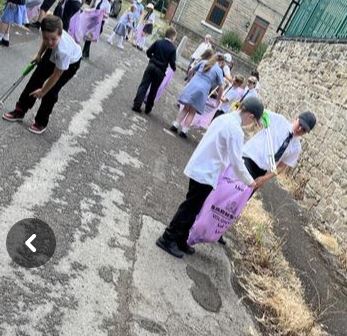 MrB_TheMill's tweet photo. Year 4 have done a wonderful job cleaning the litter in our local area - well done @ASALeavers24 #ASACommunityChampions https://t.co/vmclaRZCh3