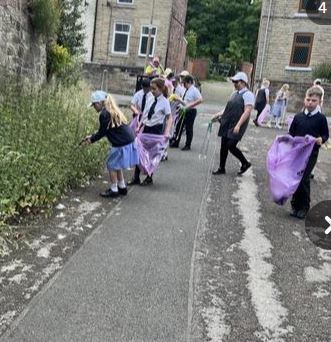 MrB_TheMill's tweet photo. Year 4 have done a wonderful job cleaning the litter in our local area - well done @ASALeavers24 #ASACommunityChampions https://t.co/vmclaRZCh3