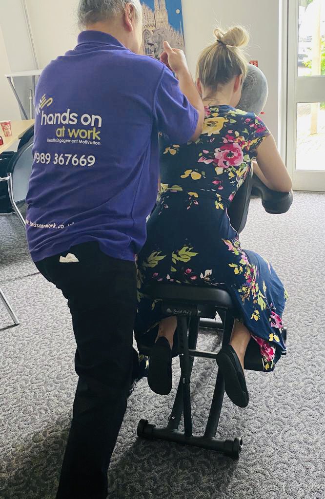eth_e_et's tweet photo. Our Worcester facility have had the pleasure of the @HandsOnAtWork team today, giving fabulous massages to our employees. #handsonatwork #wellbeing #wellness #employeeengagement 💆‍♀️😀 https://t.co/PssyY3E27F