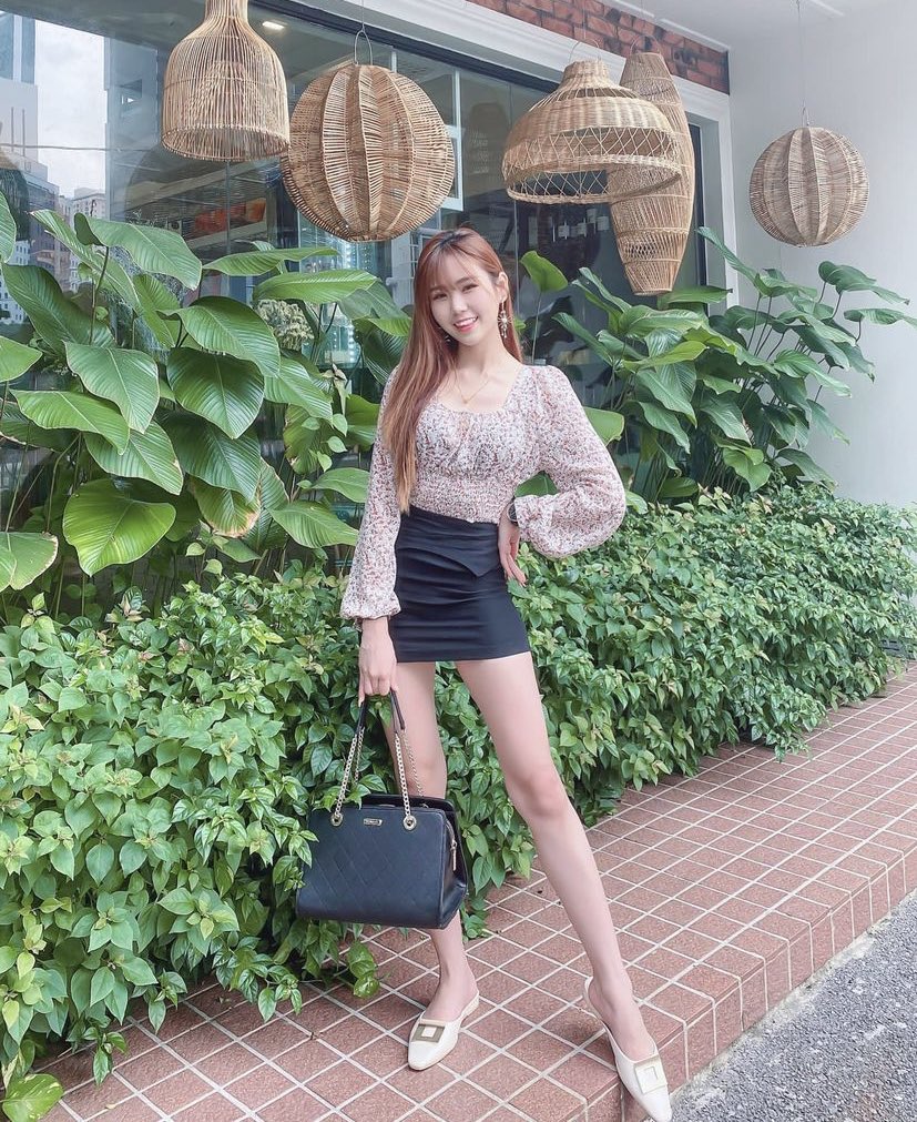 马来西亚华人21岁 可盐可甜可约（马来西亚 新加坡）月亮不睡我不睡 我的口活一级棒 （没人能撑过2分钟 ）点赞Pm我🤗🤗🤗🤗