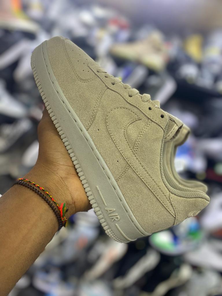 Miiiince_Alors's tweet photo. 👟 AIR FORCE 1

Prix : 15 000 FCFA 

Pointure : [40 ; 45]

#RT please. ❤️🇨🇲 https://t.co/1gw31ofVYW