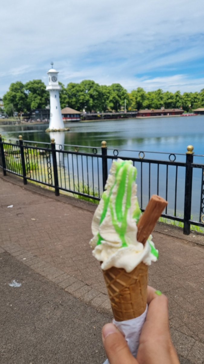 Blondie7690's tweet photo. Wild Wednesday!! 🍦 Awaiting the arrival of my client to view this beauty 🏡
 https://t.co/ipuhzp8OnW

#estateagents #happyplace #roathpark #propertyviewing https://t.co/cEPp8EqoBJ