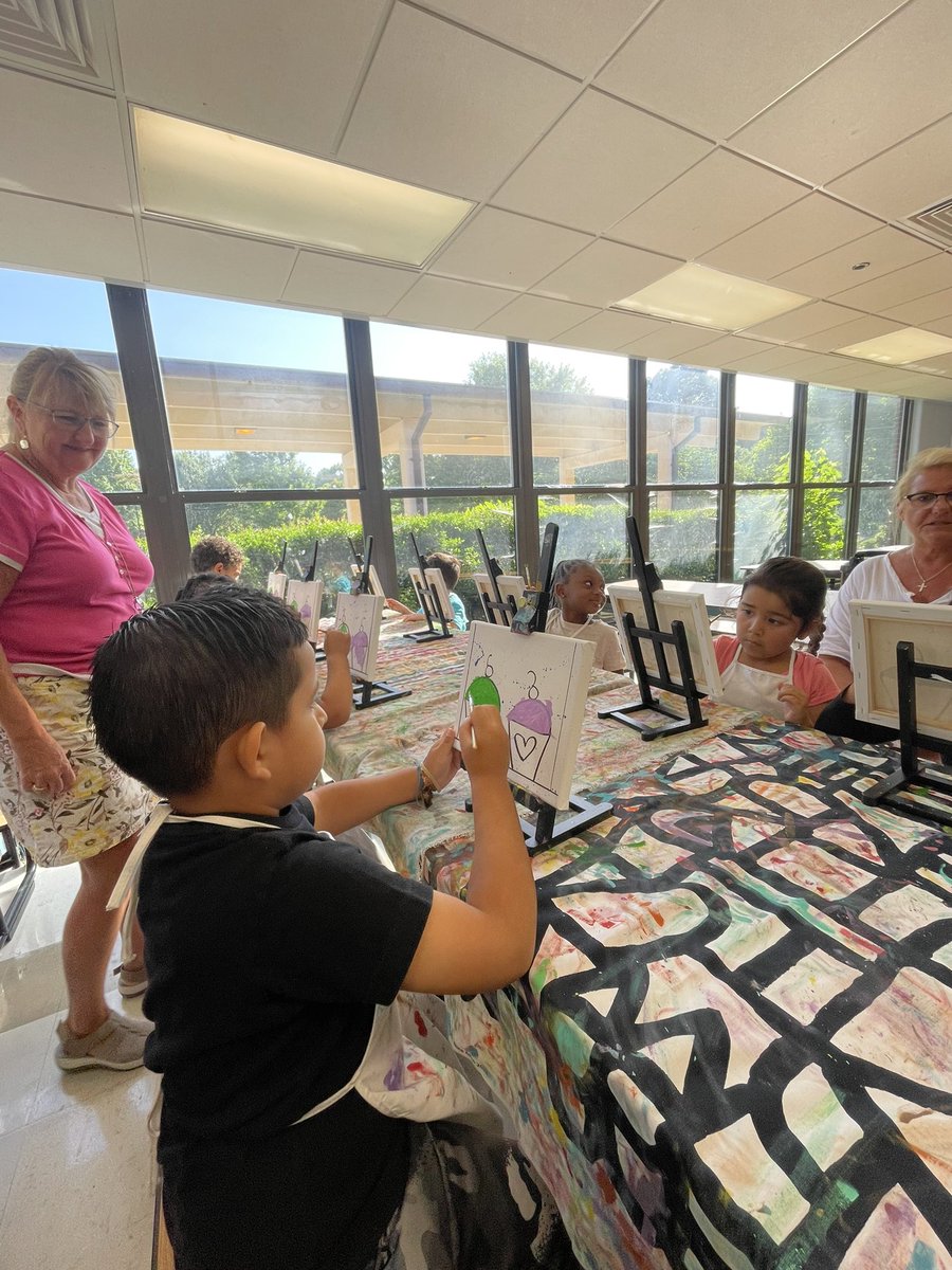 MsKThompsonCST's tweet photo. Artists at work! Thank you @Splash_on_Lit and @iMsMorrisTeach for a wonderful program this morning! @pamelaweiser @MimosaManatee https://t.co/nRBM9vtxIl
