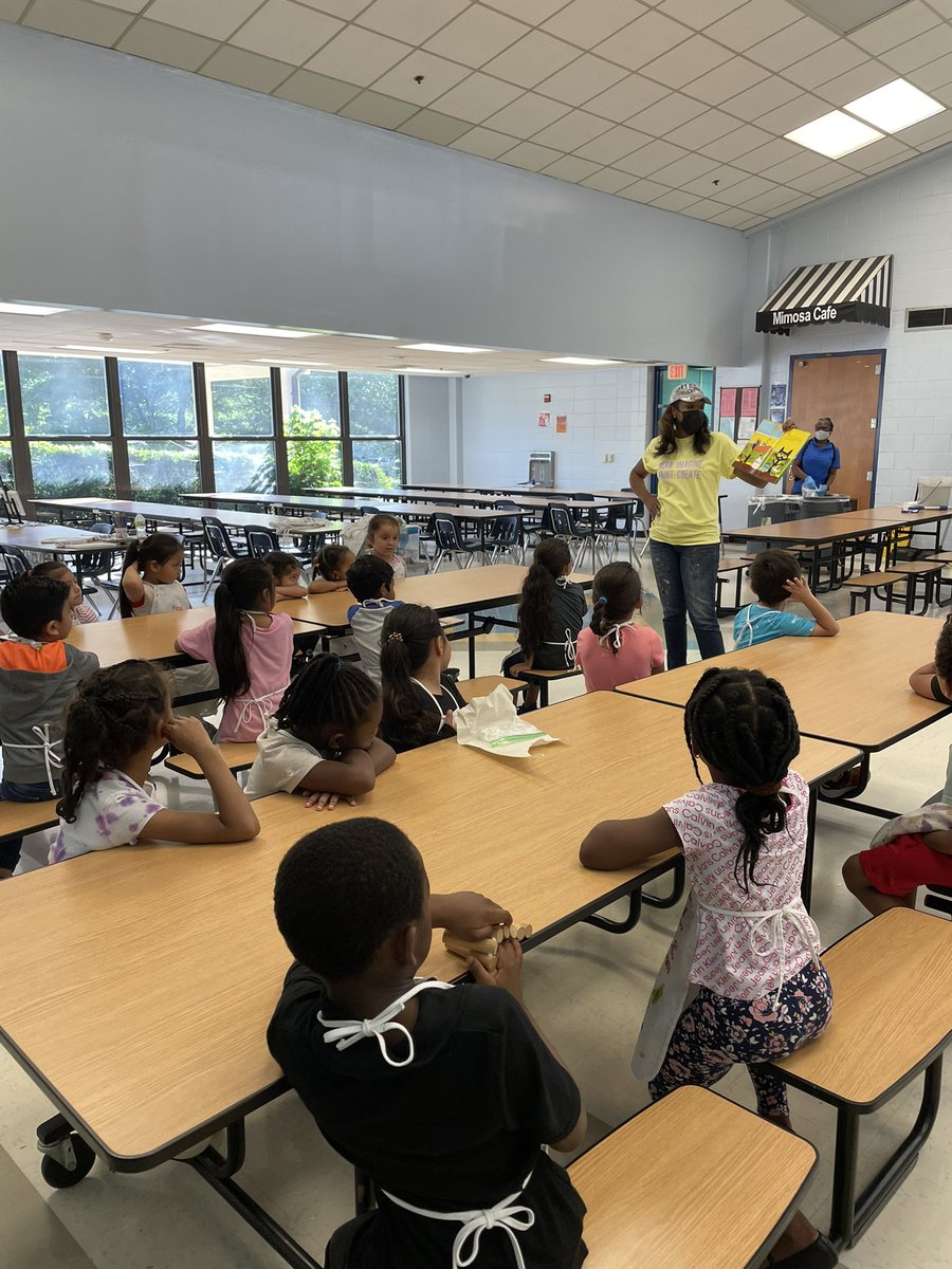 MsKThompsonCST's tweet photo. Artists at work! Thank you @Splash_on_Lit and @iMsMorrisTeach for a wonderful program this morning! @pamelaweiser @MimosaManatee https://t.co/nRBM9vtxIl