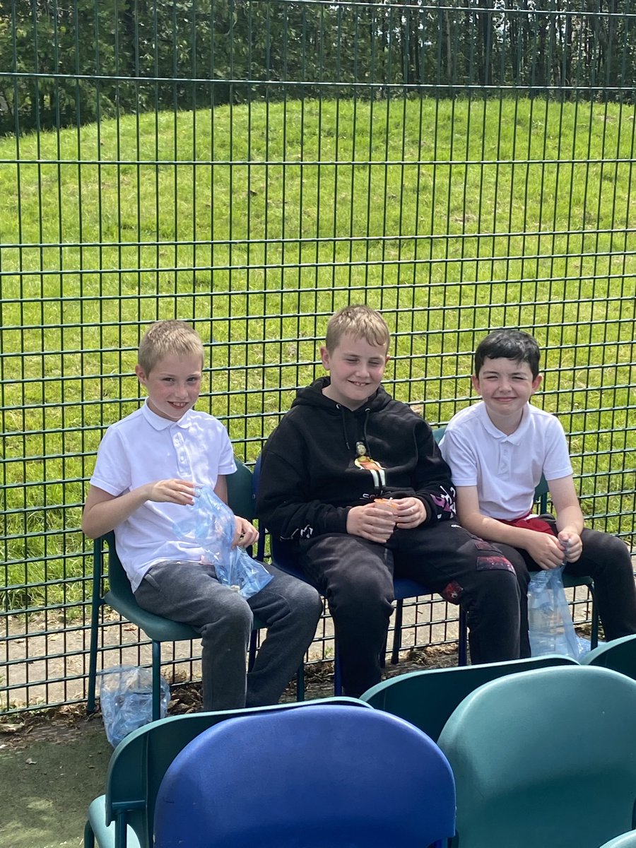 MissFranceBPS's tweet photo. A fun afternoon at #BankierCarnival massive thanks to P2-4 for all the hard work and organising. We were so glad the sun came out for the afternoon! ⭐️🌈 https://t.co/zJf453kFwm