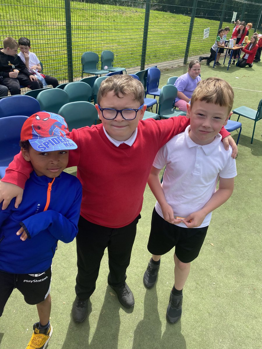 A fun afternoon at #BankierCarnival massive thanks to P2-4 for all the hard work and organising. We were so glad the sun came out for the afternoon! ⭐️🌈