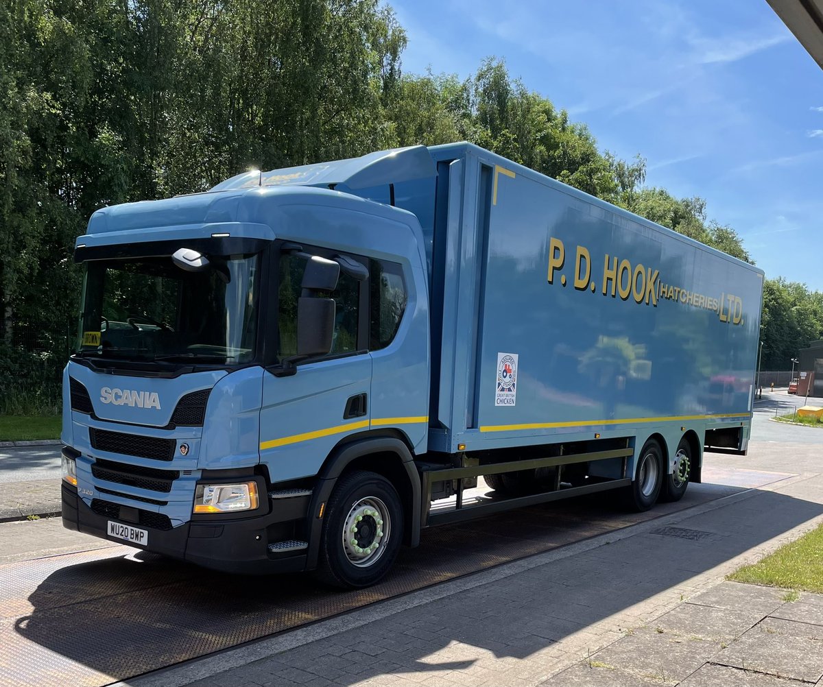 BumbleHoleMedia's tweet photo. Smart egg delivery to @BumbleHoleFoods from the immaculate Scania P320 of TopMan “Mr Brown” from #PDHooK @AllThingTrucks @ScaniaUK https://t.co/4f05zUXVOy