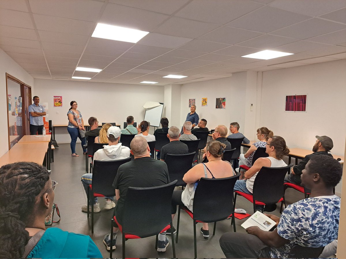 PBesnard37's tweet photo. #TousMobilises 
L'entreprise Agrial de Reignac s/ Indre recrute ce jour au @poleemploi_RCVL #Loches des aides conducteurs de ligne H/F!
21 demandeurs d'emploi présents ----> 18 candidats retenus pour un entretien d'embauche 👏👏👏
@NathaliePineaud @MarianneBrouxel 
@SimonBoutreux https://t.co/A5Nnjzr47o