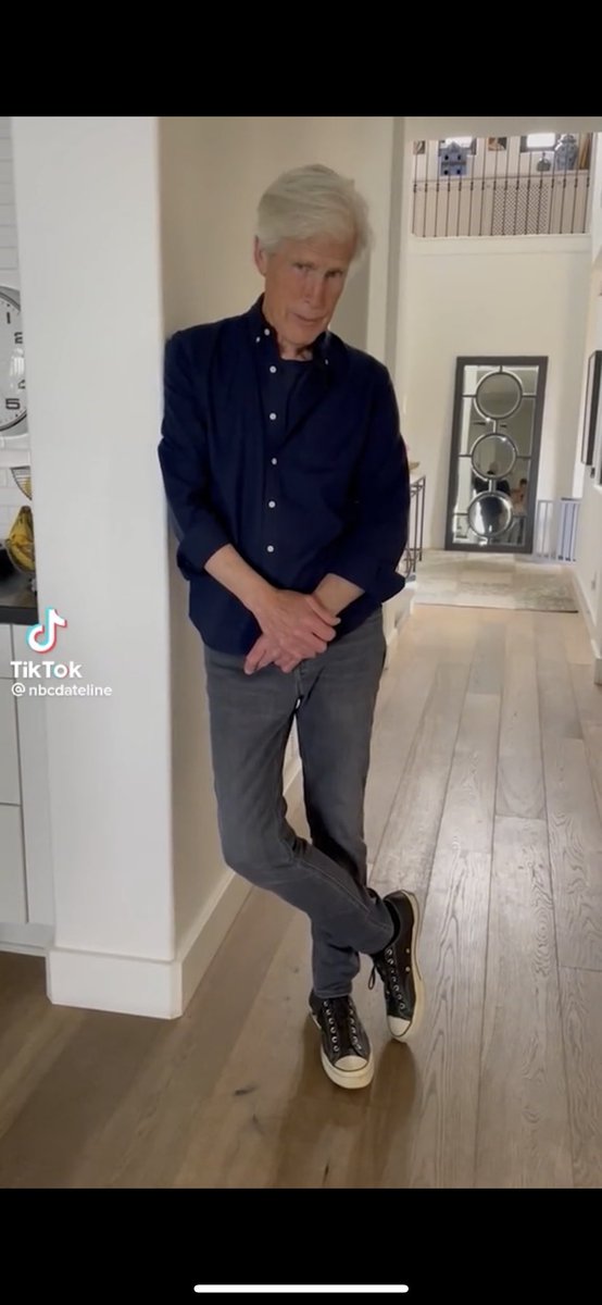 🚨 🚨 Keith Morrison in skinny jeans and converse 🚨 🚨