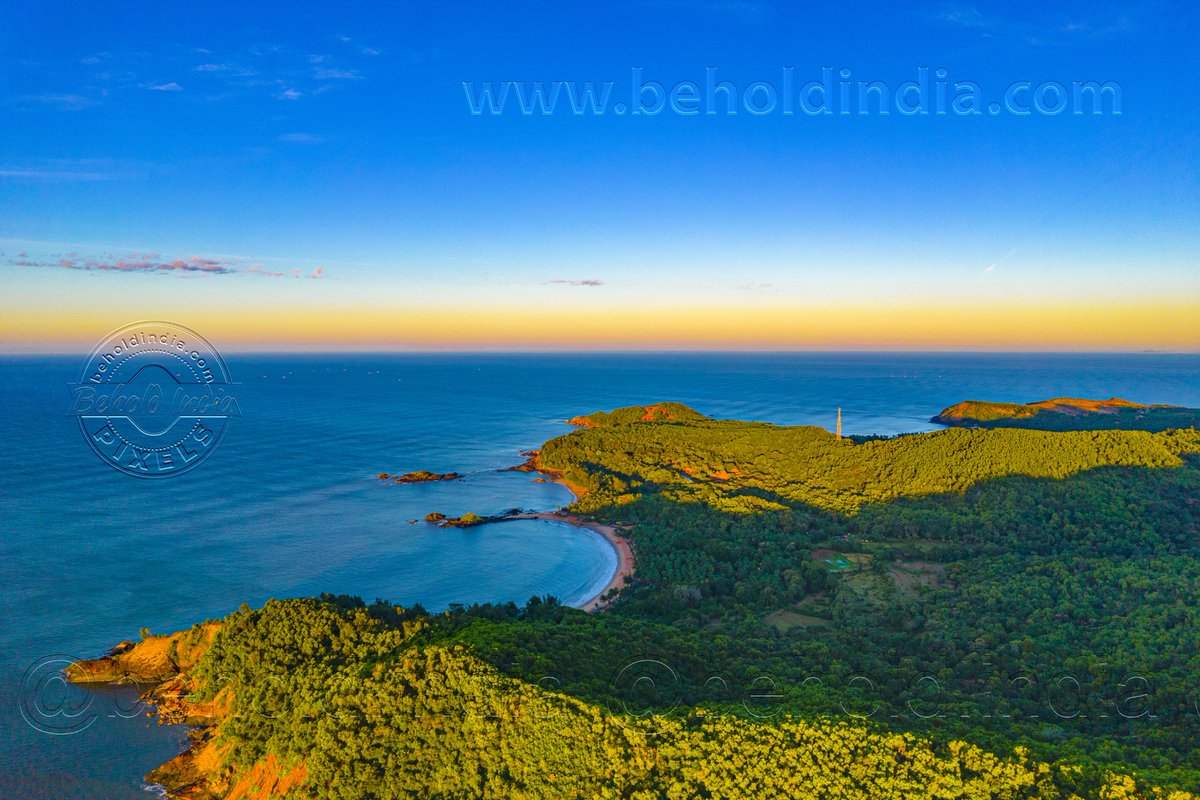beholdindia's tweet photo. Dhoni bail, Kujini - Original address of Om Beach. Whatever the name, the paradise is all the beauty that one can hope for..&amp; more..
Namaste Cafe rooms &amp; beach front restaurant is at the top end of this gorgeous beach  
#DJI #Drone #Dronephotography #Air2S #DJIAir2S #Photography https://t.co/DgpGRyUcDa