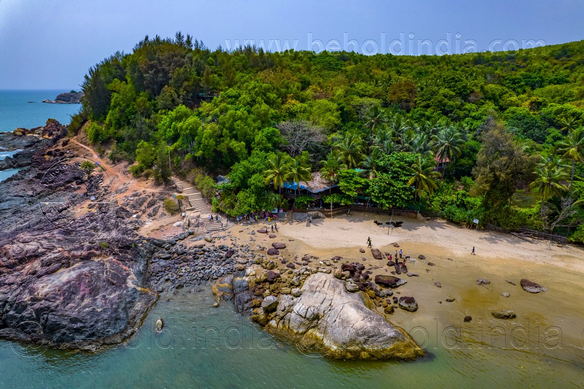 beholdindia's tweet photo. Dhoni bail, Kujini - Original address of Om Beach. Whatever the name, the paradise is all the beauty that one can hope for..&amp; more..
Namaste Cafe rooms &amp; beach front restaurant is at the top end of this gorgeous beach  
#DJI #Drone #Dronephotography #Air2S #DJIAir2S #Photography https://t.co/DgpGRyUcDa