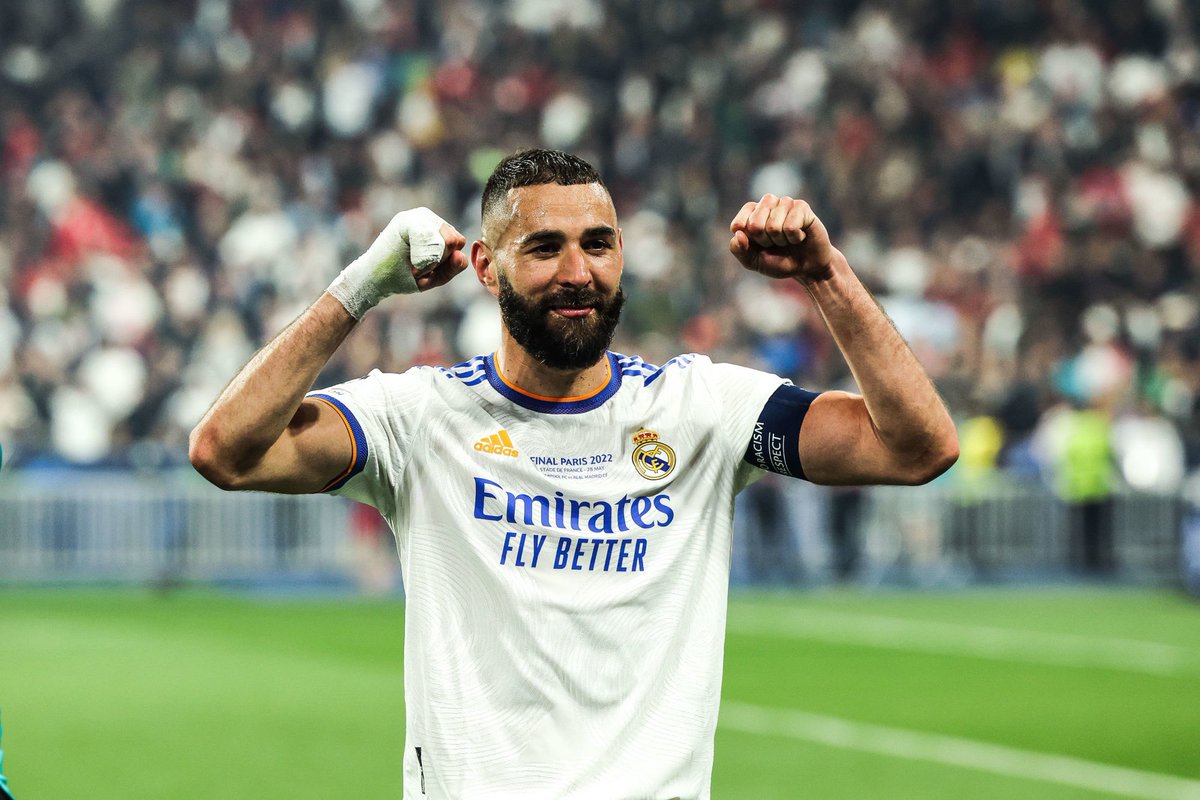 ActuFoot_'s tweet photo. Benzema : « J’aime beaucoup beaucoup le foot, donc le jour où je vais arrêter, je ne serai pas loin d’être d’entraîneur, peut-être. »

(@OnzeMondial) https://t.co/1aibFXsQy4