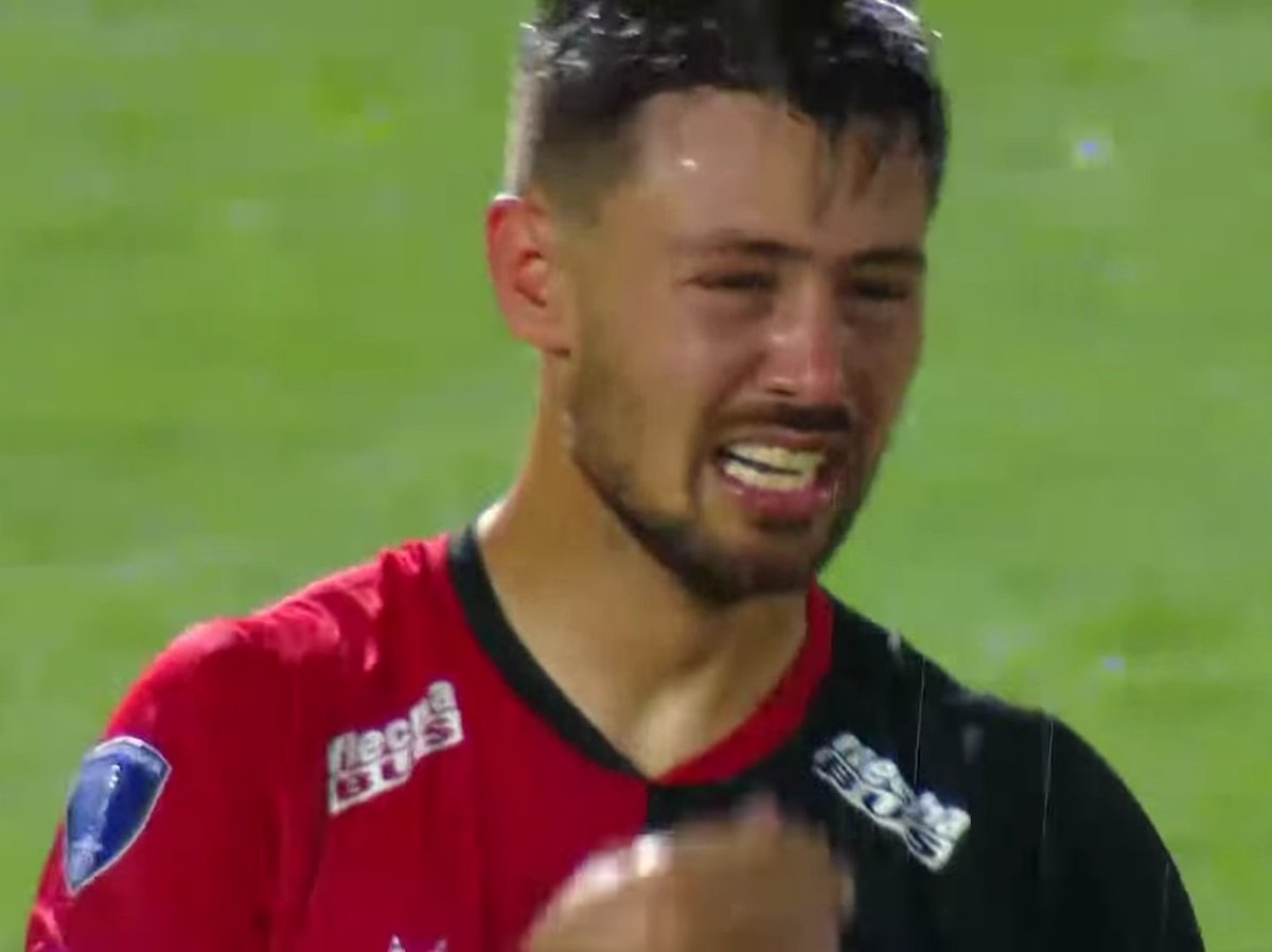 JuanchiMolina's tweet photo. De las lágrimas en Asunción a la felicidad plena en San Juan. A partir de hoy, empieza a despedirse Federico Lertora de #Colón, uno de los jugadores que quedará por siempre en la historia del club. ¡Exitos Fede, el león del mediocampo! 

Su futuro será el Xolos 🇲🇽 https://t.co/VLQs5irvWf