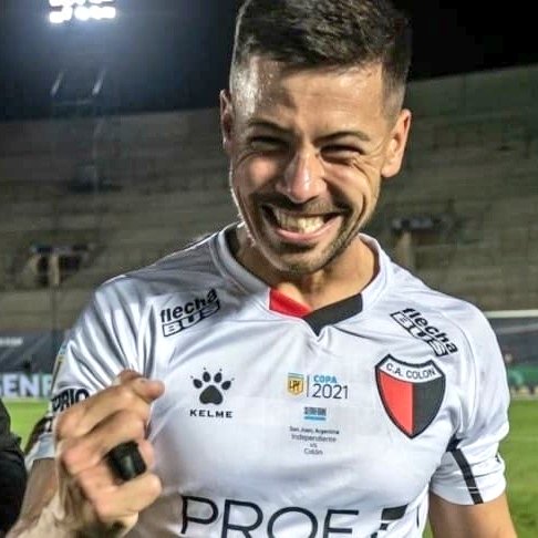 JuanchiMolina's tweet photo. De las lágrimas en Asunción a la felicidad plena en San Juan. A partir de hoy, empieza a despedirse Federico Lertora de #Colón, uno de los jugadores que quedará por siempre en la historia del club. ¡Exitos Fede, el león del mediocampo! 

Su futuro será el Xolos 🇲🇽 https://t.co/VLQs5irvWf