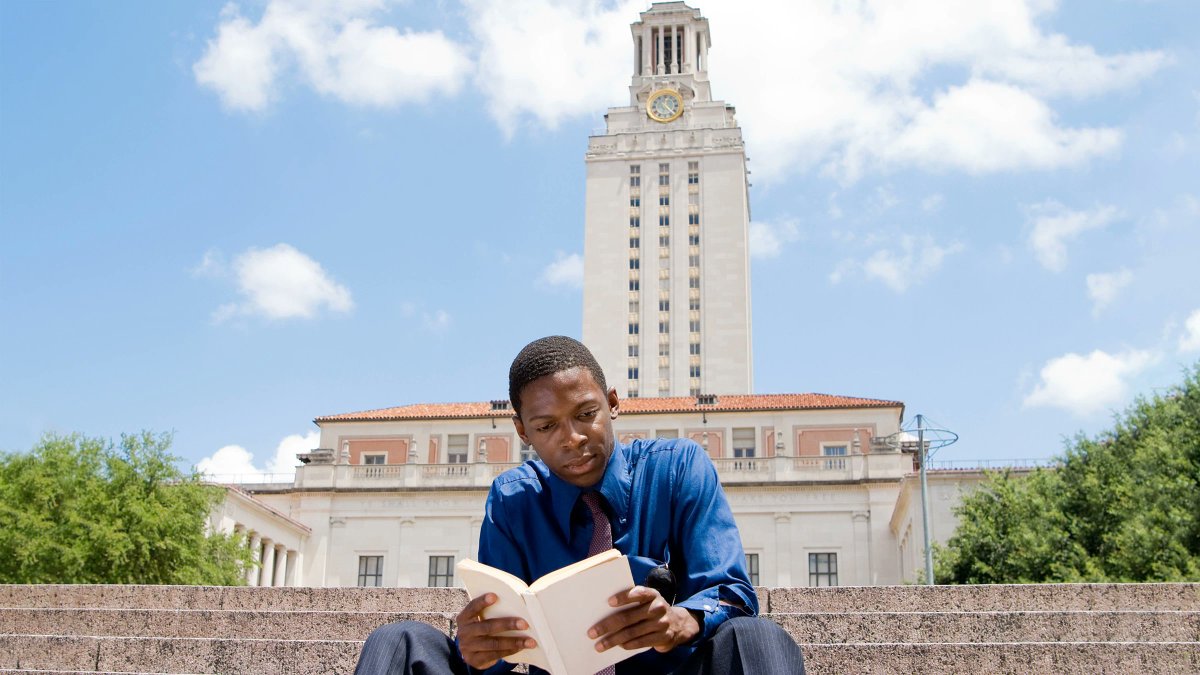 AllanGolston's tweet photo. Students and their families should know more about the value of the degrees they’re pursuing. Great insights from @jselingo about the tool developed by the University of Texas System to boost transparency! https://t.co/rd83XqHiVW https://t.co/ugIVqpEP2g